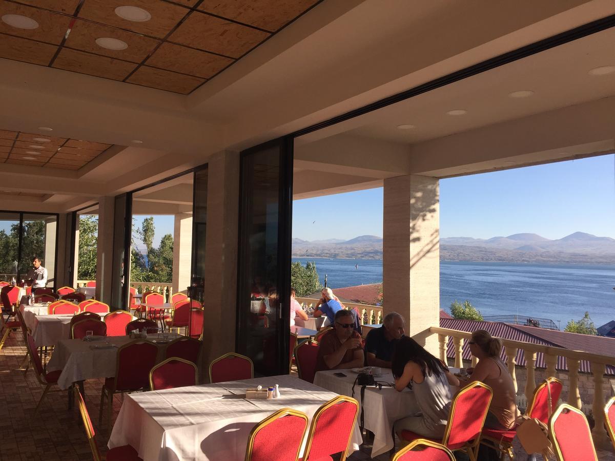 Hotel Ashot Erkat Sevan Exteriör bild